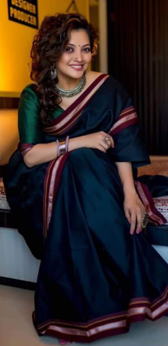 Navy Blue Resham Khan Saree With Contrast Blouse Piece