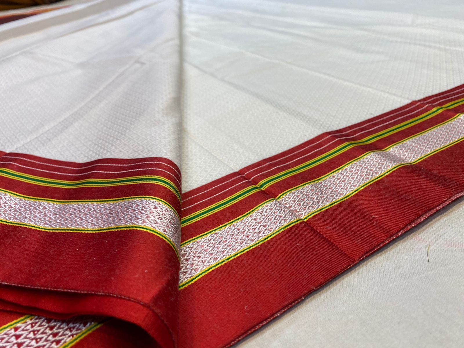 White Shade Of Resham Khun Red Satin Border Saree With Blouse Piece