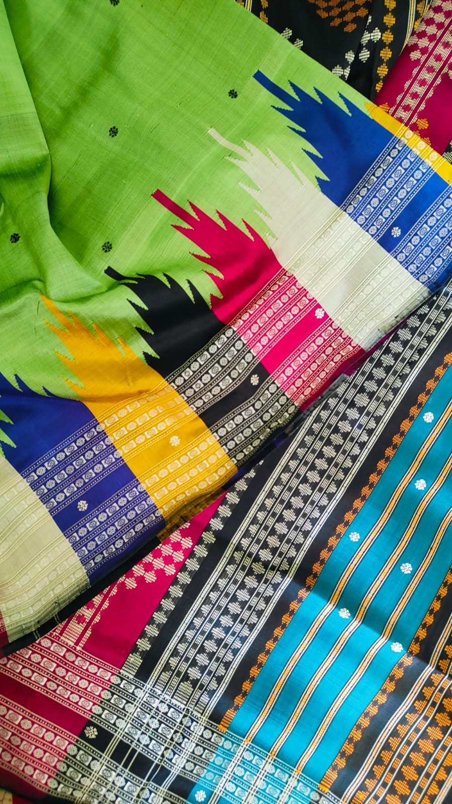 Berhampuri Double Pallu Saree With Multicolor Phodakumbha Border