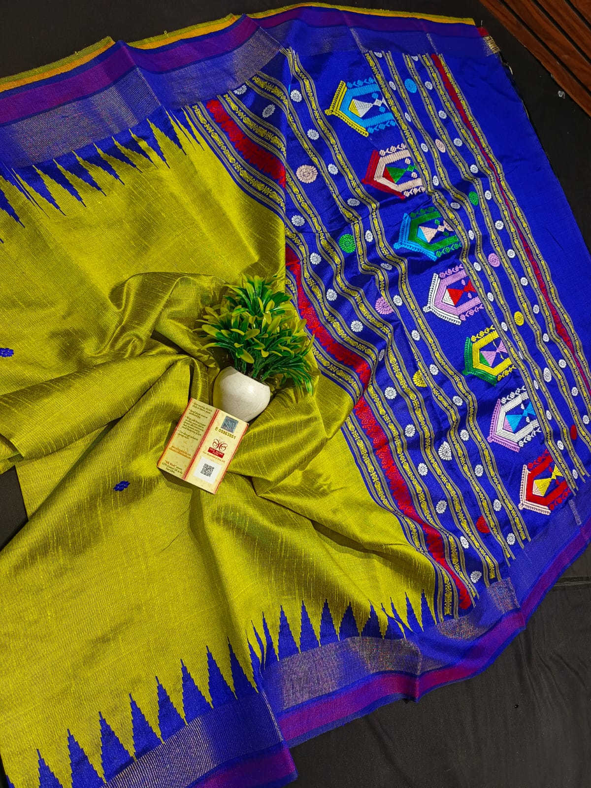 Chhattisgarh Handloom Pure Raw Silk Saree With Contrast Blouse Piece