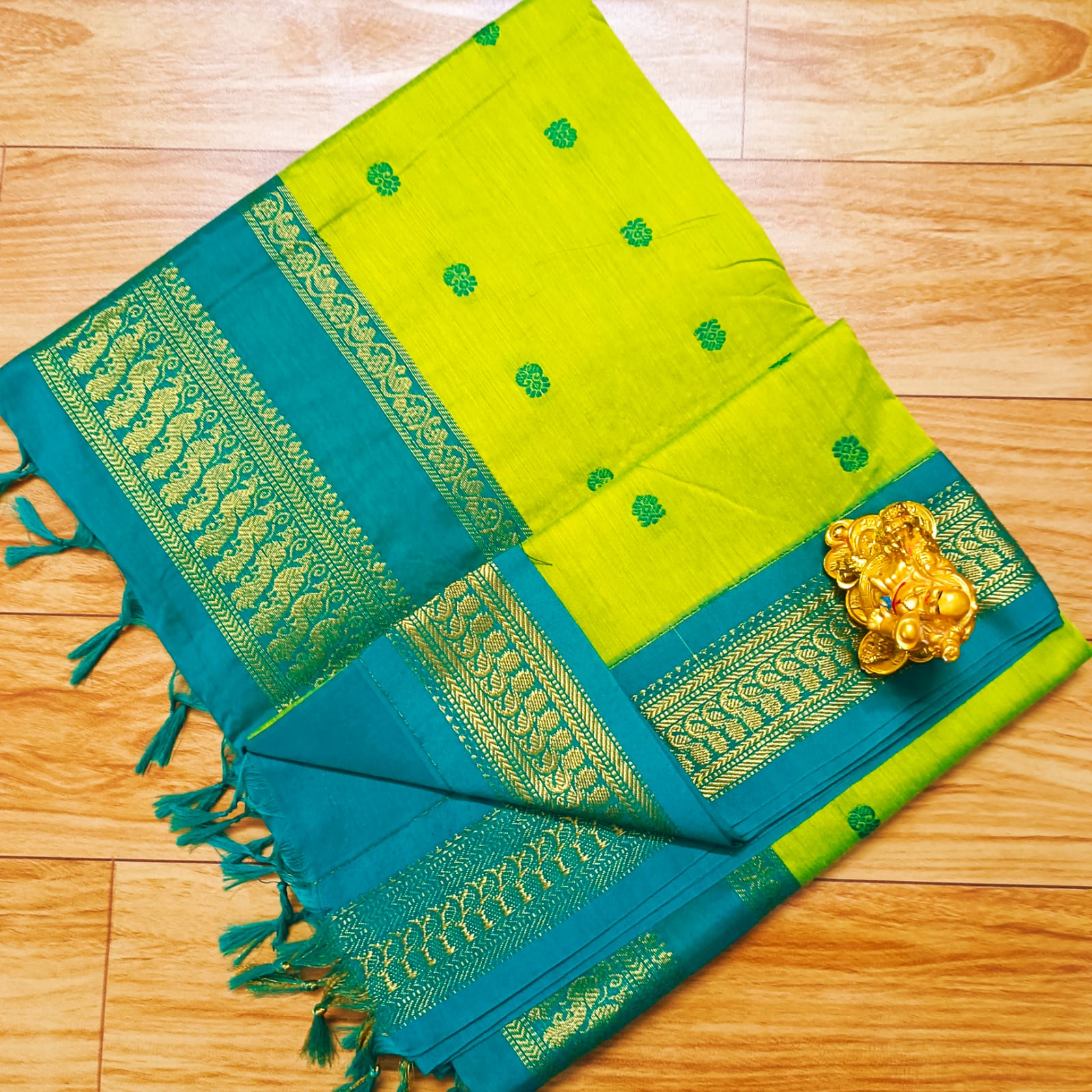 Lime Green Gadwal Cotton Silk Blend Saree With Contrast Blouse Piece