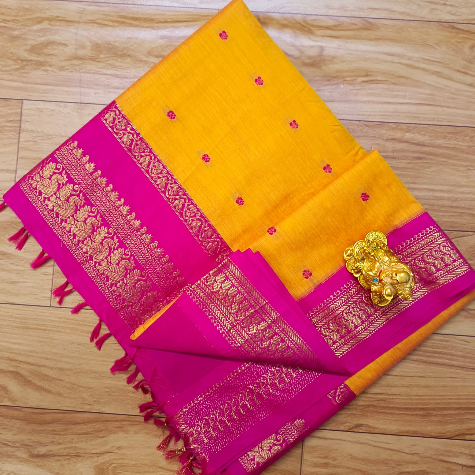 Mustard Yellow Gadwal Cotton Silk Saree With Contrast Blouse Piece