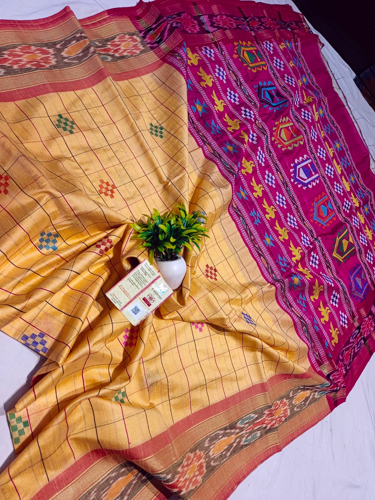 Pure Raw Silk Chhattisgarh Handloom Dolabedi Pallu Saree With Contrast Blouse Piece