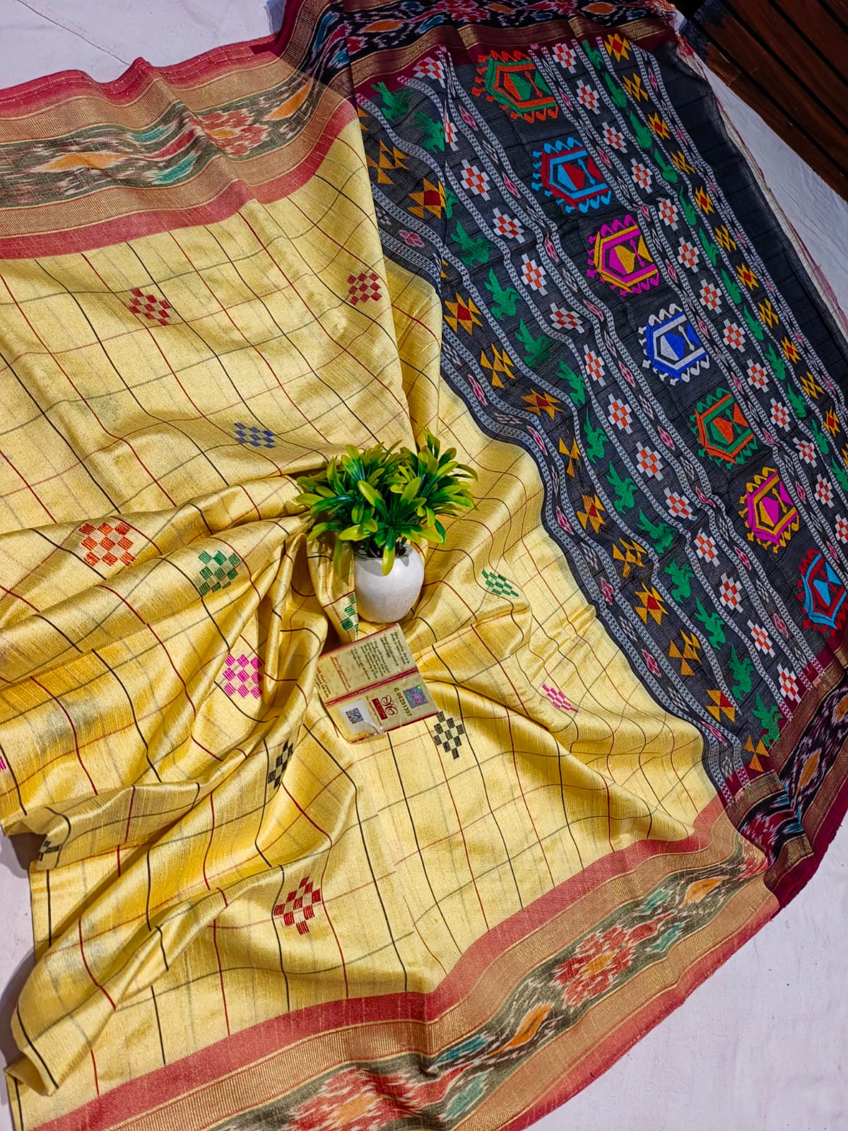 Pure Raw Silk Chhattisgarh Handloom Dolabedi Pallu Saree With Contrast Blouse Piece