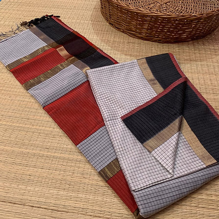 Maheshwari Handwoven Check Saree With Contrast Blouse Piece
