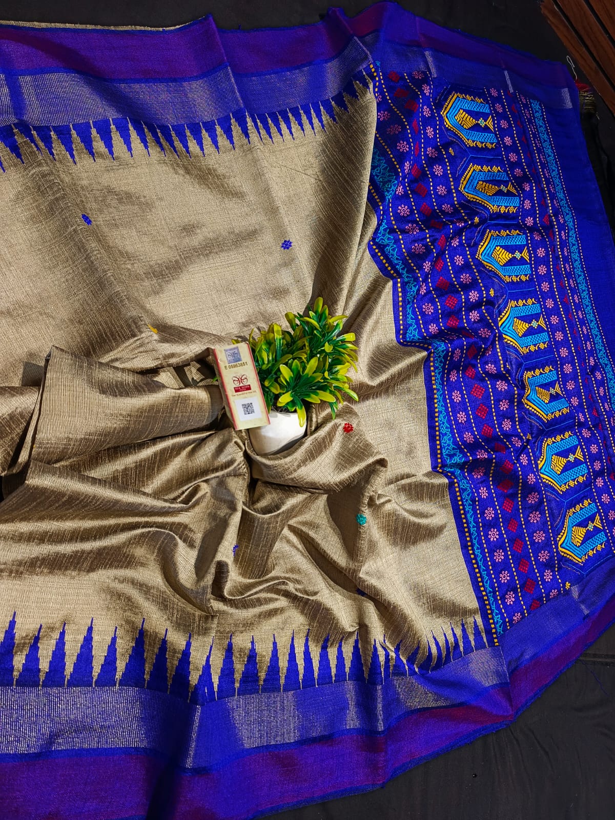 Chhattisgarh Handloom Pure Raw Silk Saree With Contrast Blouse Piece