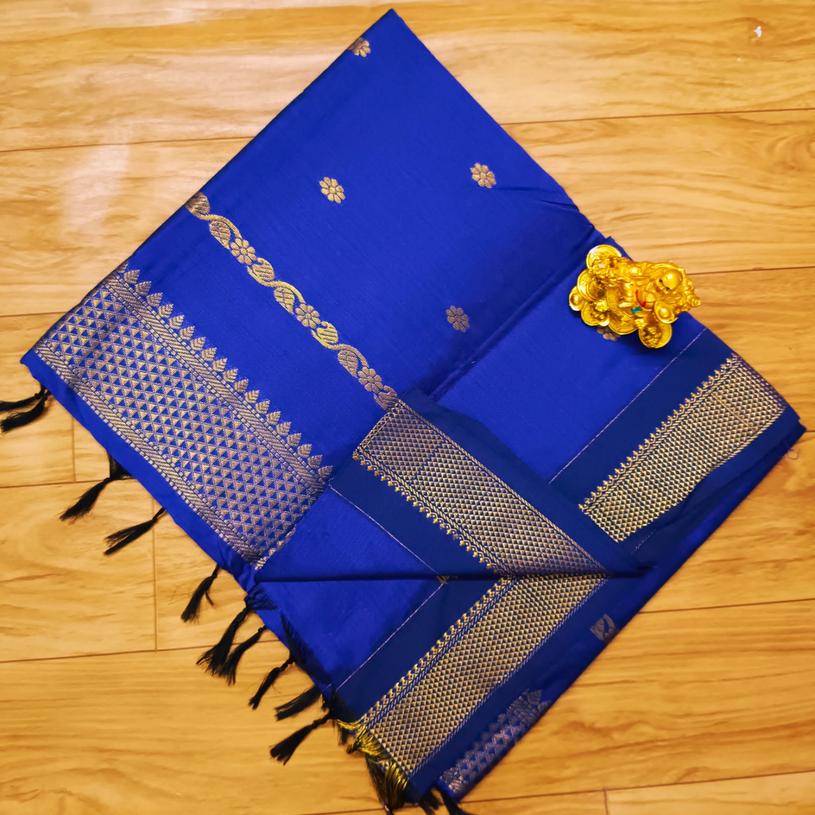 Royal Blue Gadwal Cotton Silk Saree With Contrast Blouse Piece