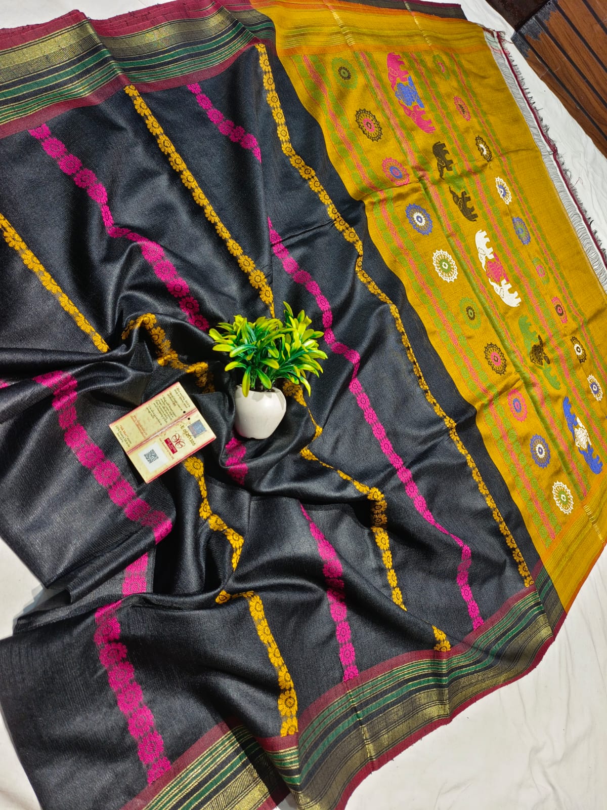 Pure Raw Silk Chhattisgarh Handloom Dolabedi Pallu Saree With Contrast Blouse Piece
