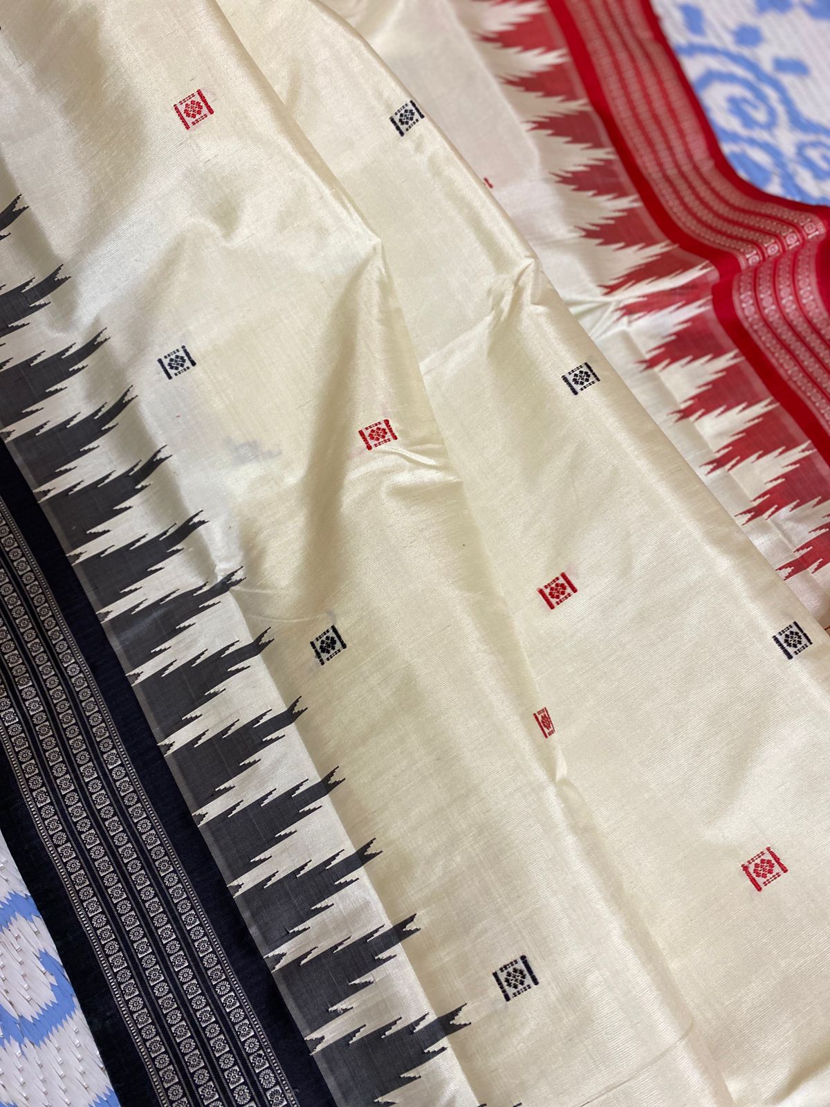 Milky White Ganga Jamuna Border Berhampuri Double Aanchal Saree