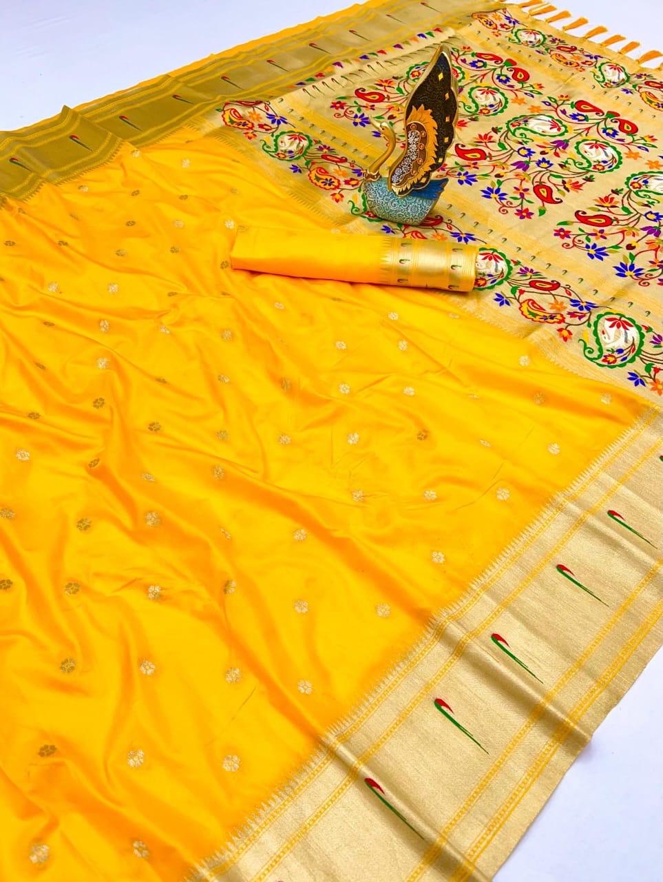 Single Munia Soft Silk Saree – Banarasi Inspired Premium Collection