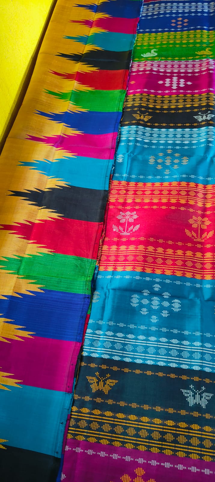 Exclusive Multicolour Phodakumbha Border Berhampuri Silk Saree