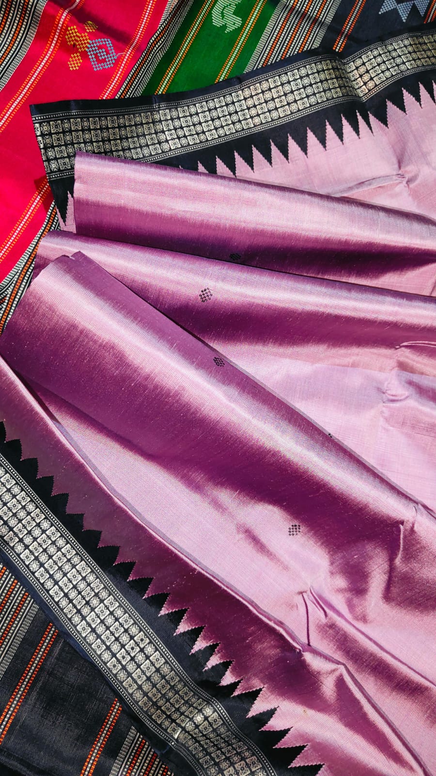 Stunning Mauve Color Authentic Handloom Barampuri Patta Silk Saree
