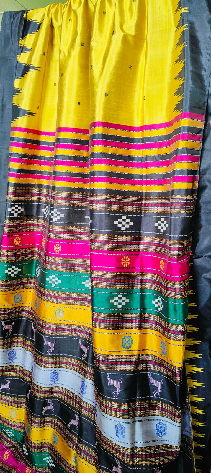 Exclusive Berhampuri Double Pallu Silk Saree with Heavy Thread Work Pallu & Contrast Blouse Piece