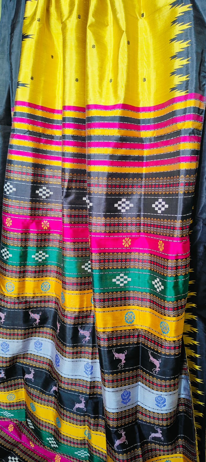 Exclusive Berhampuri Double Pallu Silk Saree with Heavy Thread Work Pallu & Contrast Blouse Piece