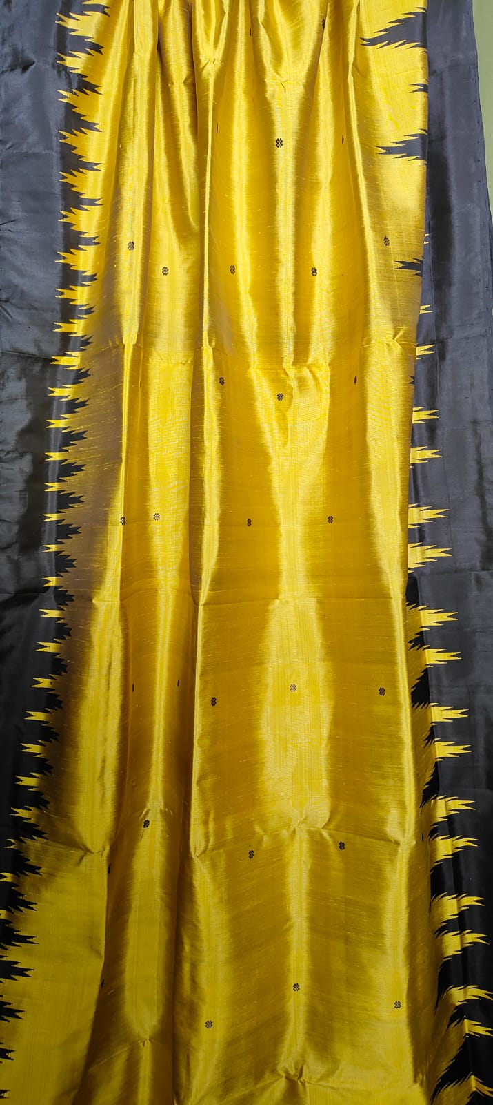 Exclusive Berhampuri Double Pallu Silk Saree with Heavy Thread Work Pallu & Contrast Blouse Piece