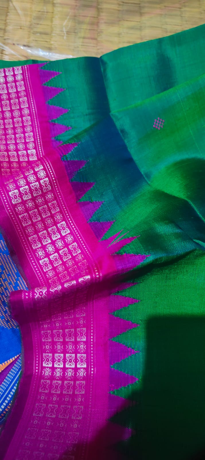 Berhampuri Patta Pure Silk Saree With Contrast Blouse Piece