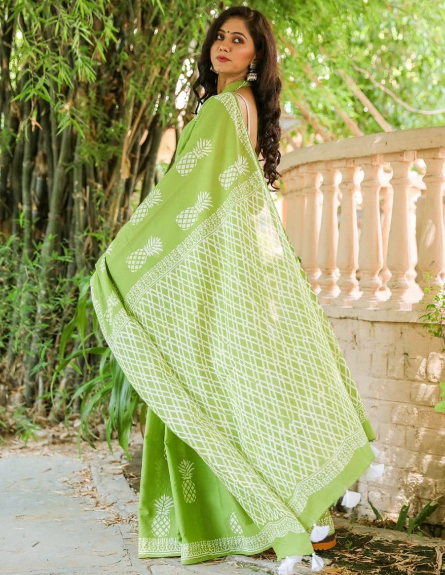 Bagru Block Print Pure Cotton Mulmul Saree Accessorised With Tassels