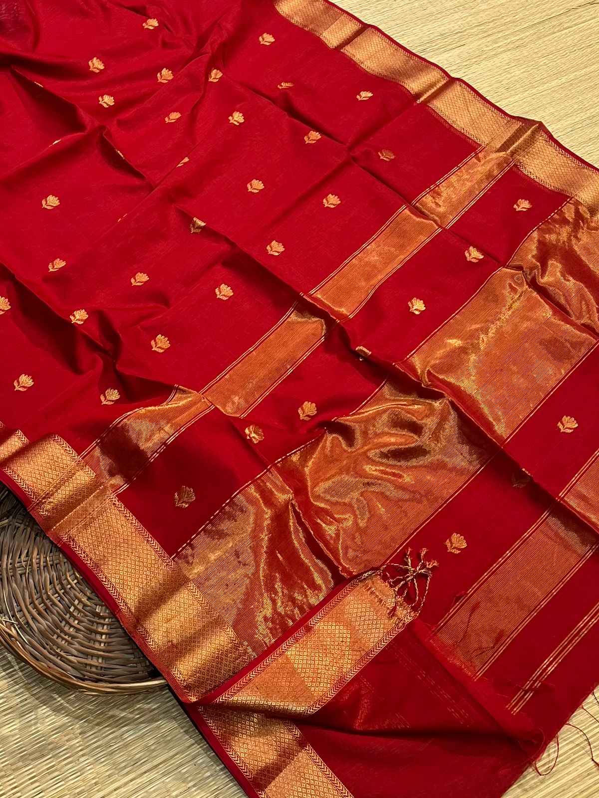 Authentic Maheshwari Handloom Saree with Lotus Buti