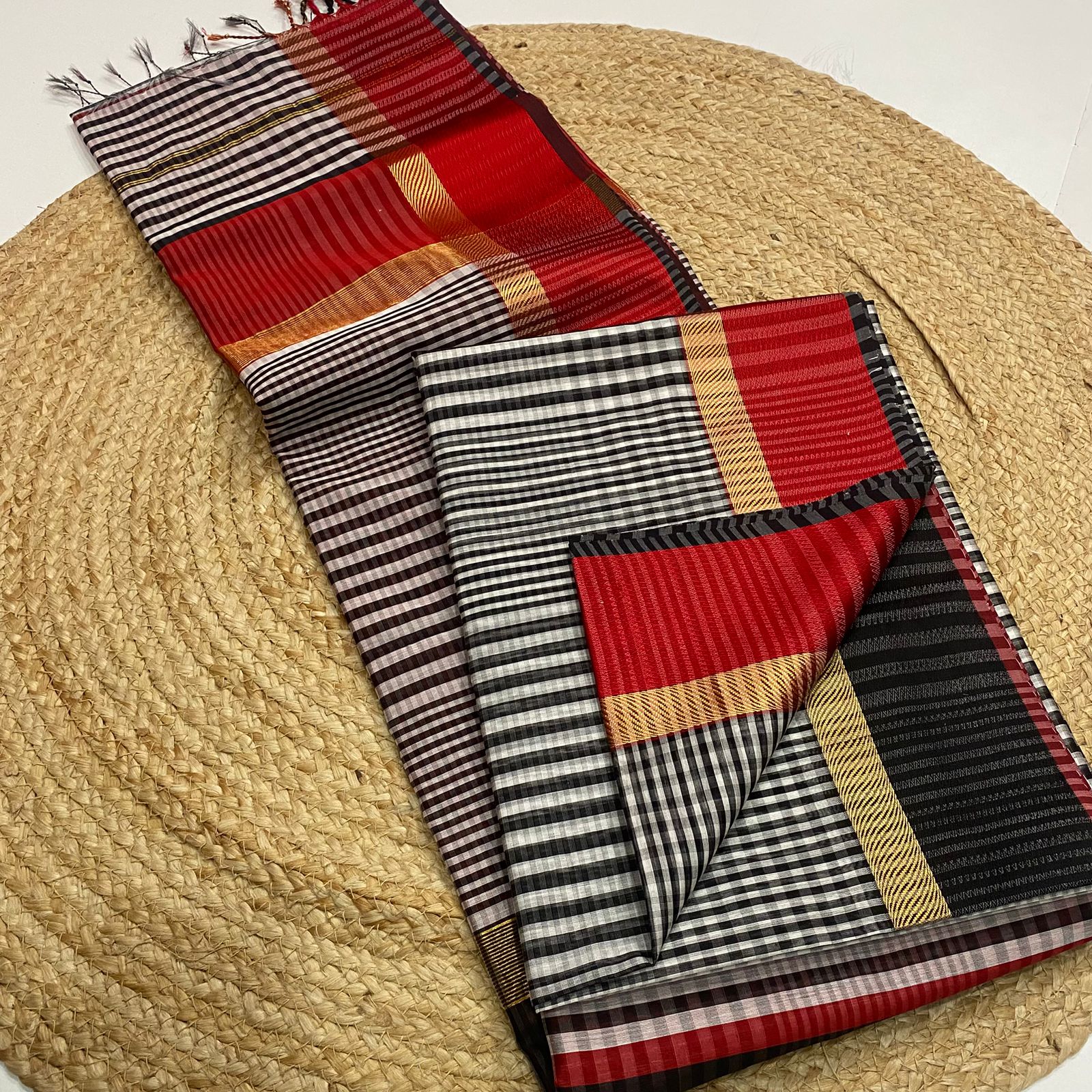 Maheshwari Handloom Resham Ganga Jamuna Border Check Saree