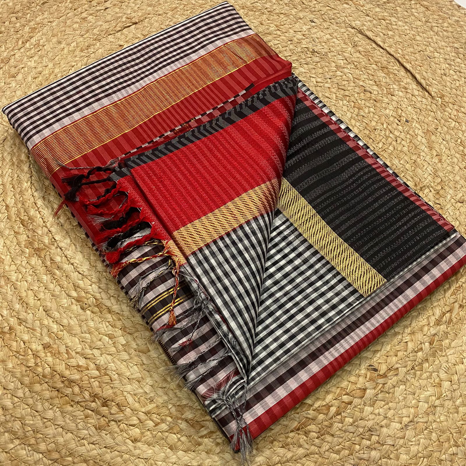 Maheshwari Handloom Resham Ganga Jamuna Border Check Saree