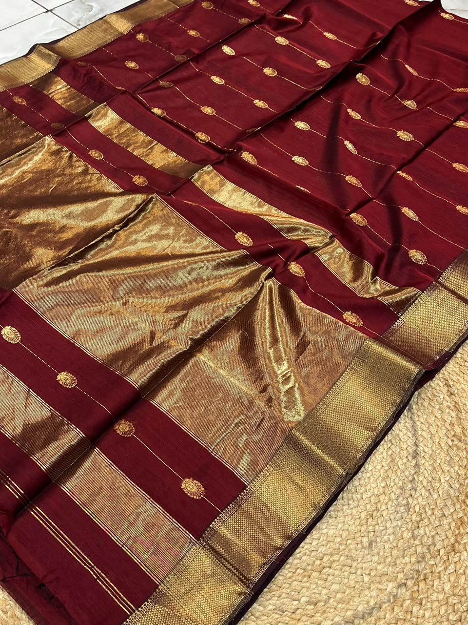 Authentic Maheshwari Handwoven Saree with Big Leaf Buta Pallu