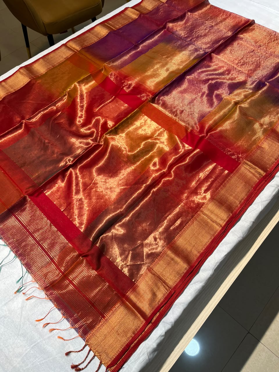 Maheshwari Handwoven Tissue Zari Lining Saree
