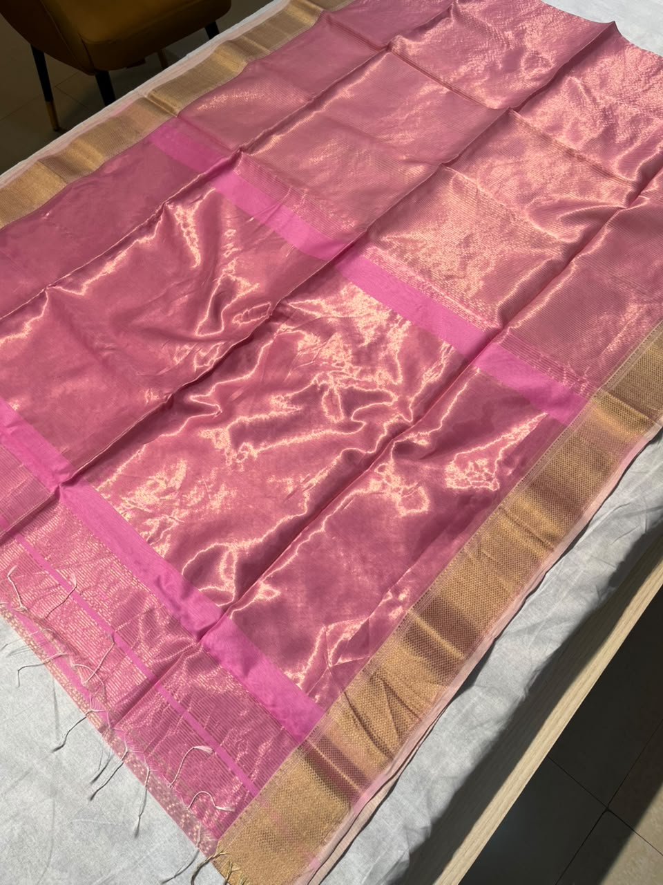 Maheshwari Handwoven Tissue Zari Lining Saree
