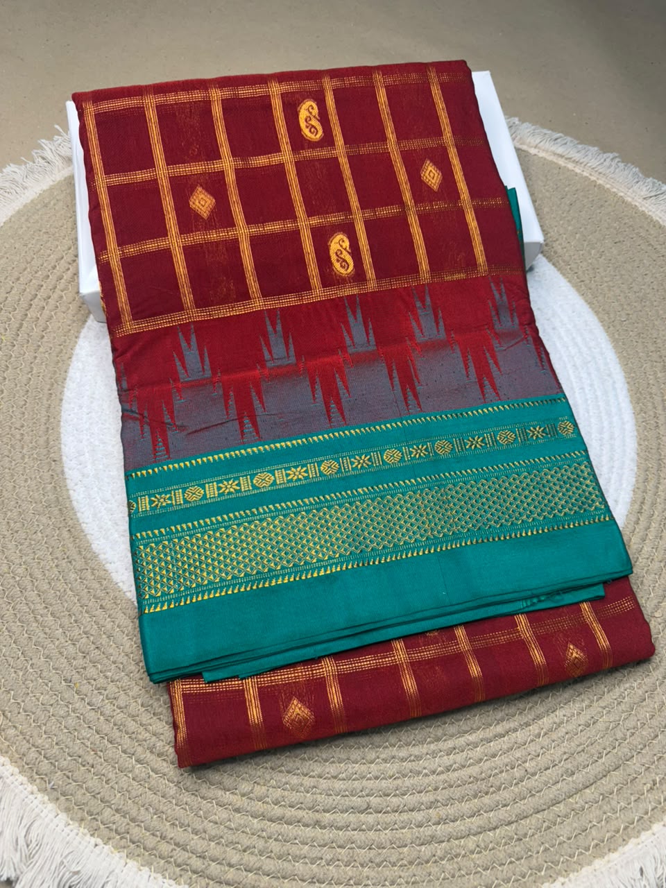 Karnataka Gadwal Silk & Mercerised Cotton Checks Butta Saree with Chikki Parasa Border & Tope Pallu