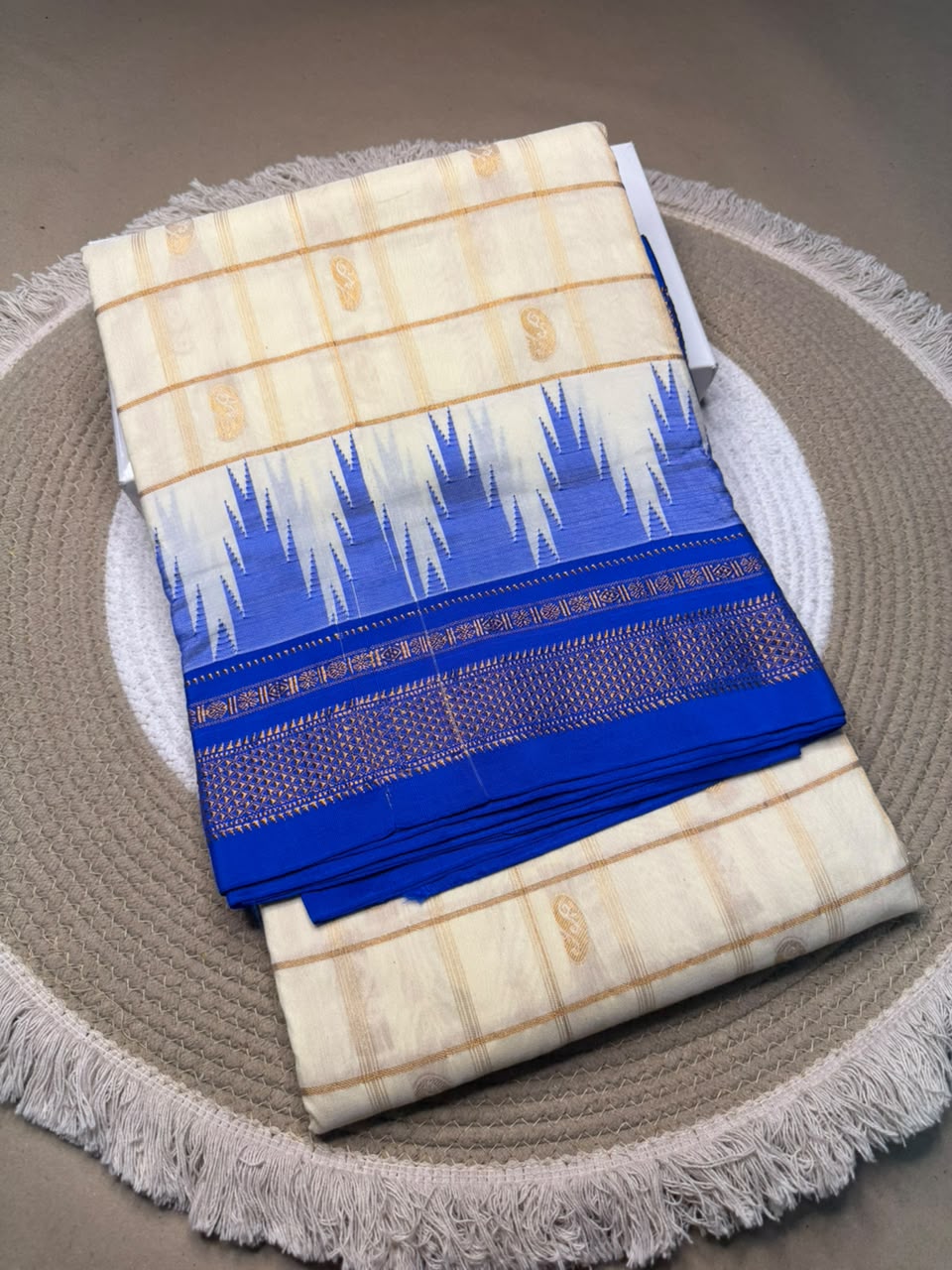 Karnataka Gadwal Silk & Mercerised Cotton Checks Butta Saree with Chikki Parasa Border & Tope Pallu