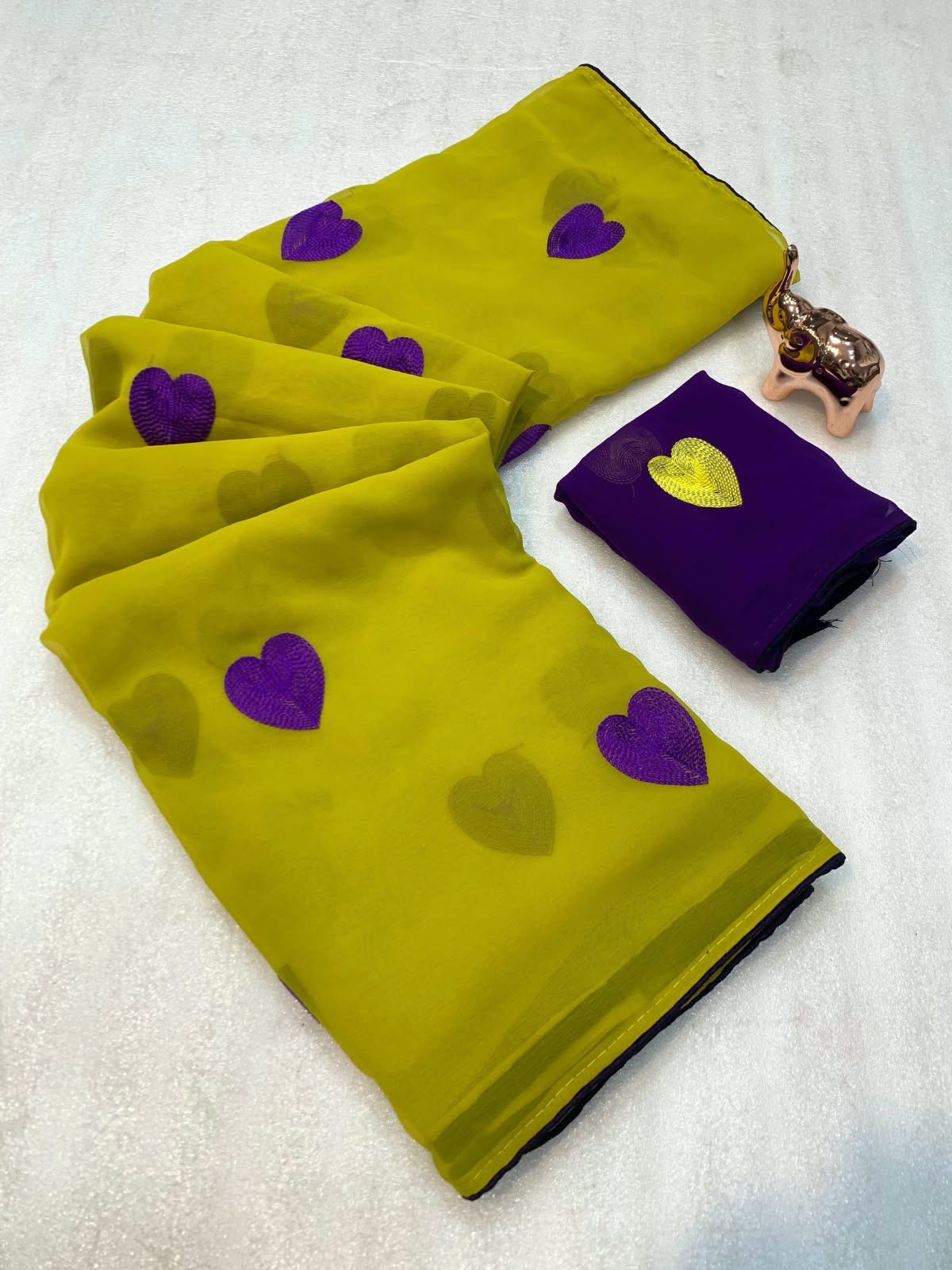Heart Motif Georgette Saree with Gamthi Thread Work