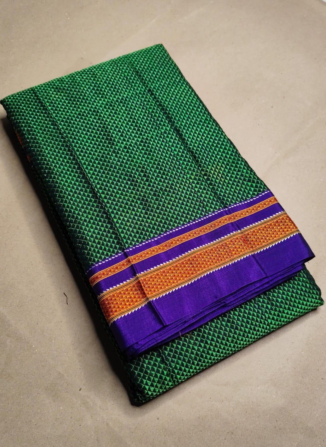 Traditional Maharashtra Khun Saree with Chikki Paras Border and Tope Pallu
