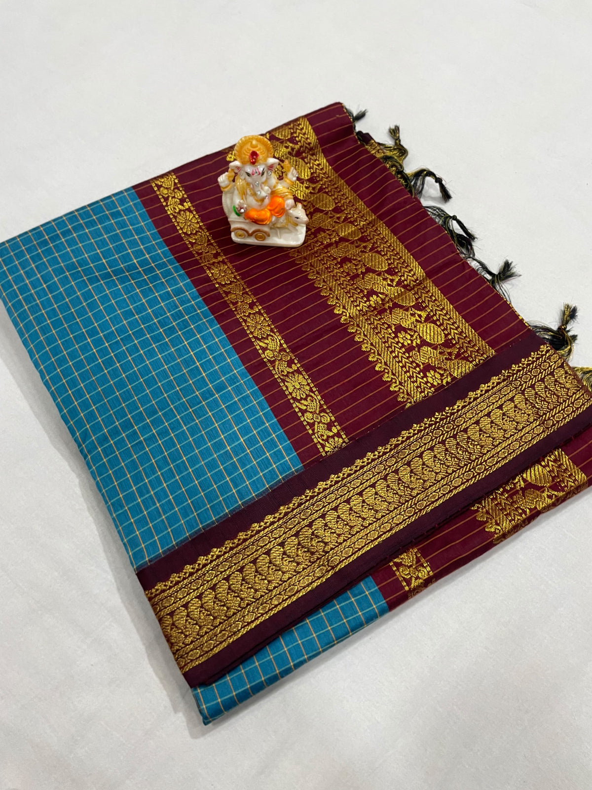 Kalyani Cotton Checks Saree with Rich Contrast Pallu and Traditional Butta Border