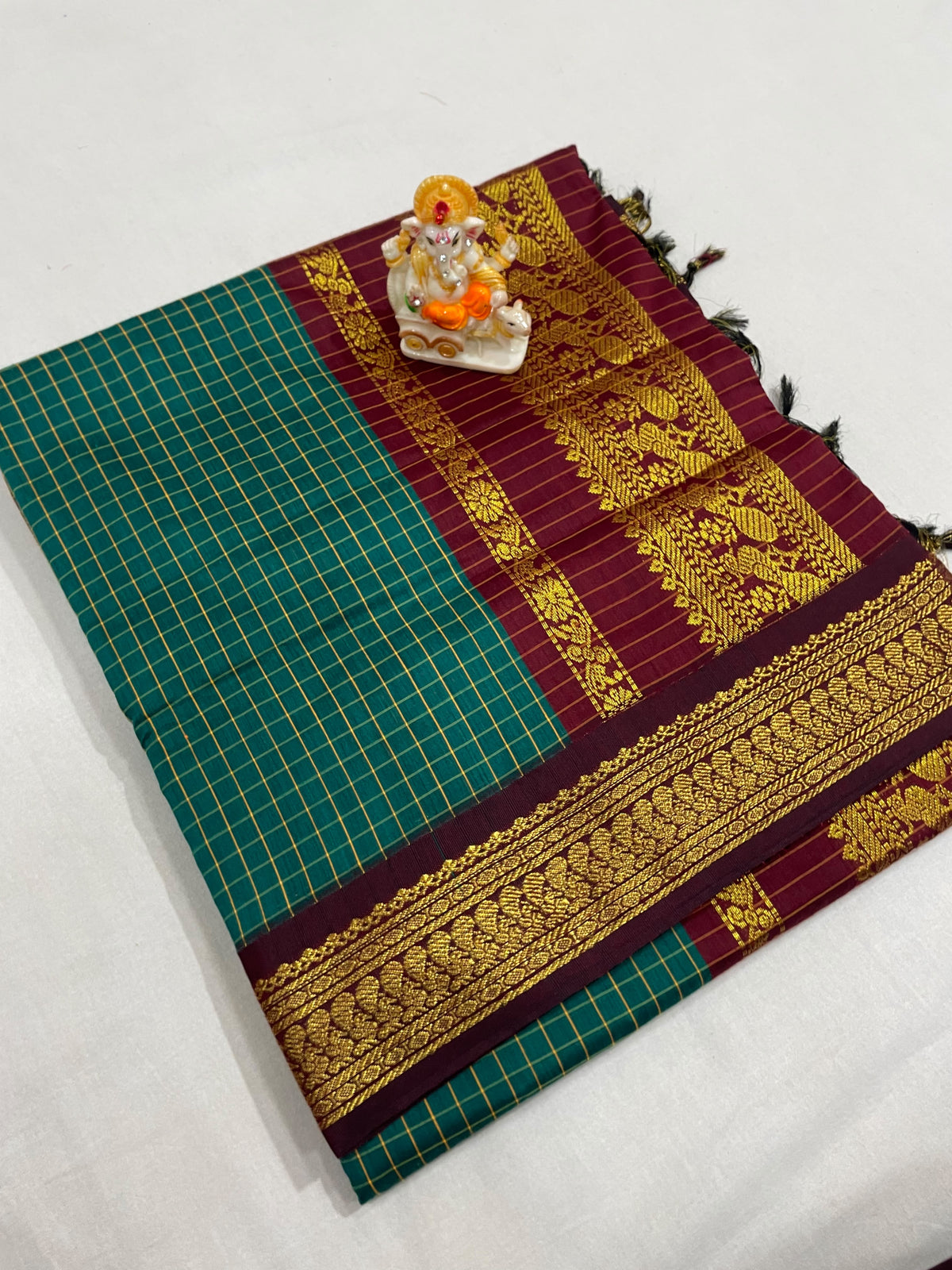 Kalyani Cotton Checks Saree with Rich Contrast Pallu and Traditional Butta Border