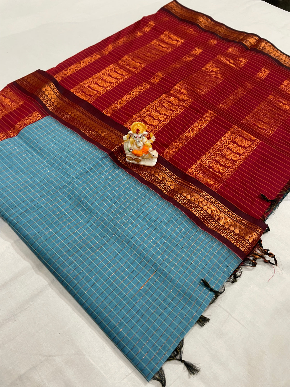 Kalyani Cotton Checks Saree with Rich Contrast Pallu and Traditional Butta Border
