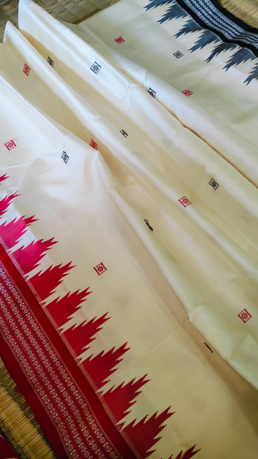 Exclusive Beautiful White Color Berhampuri Silk Saree