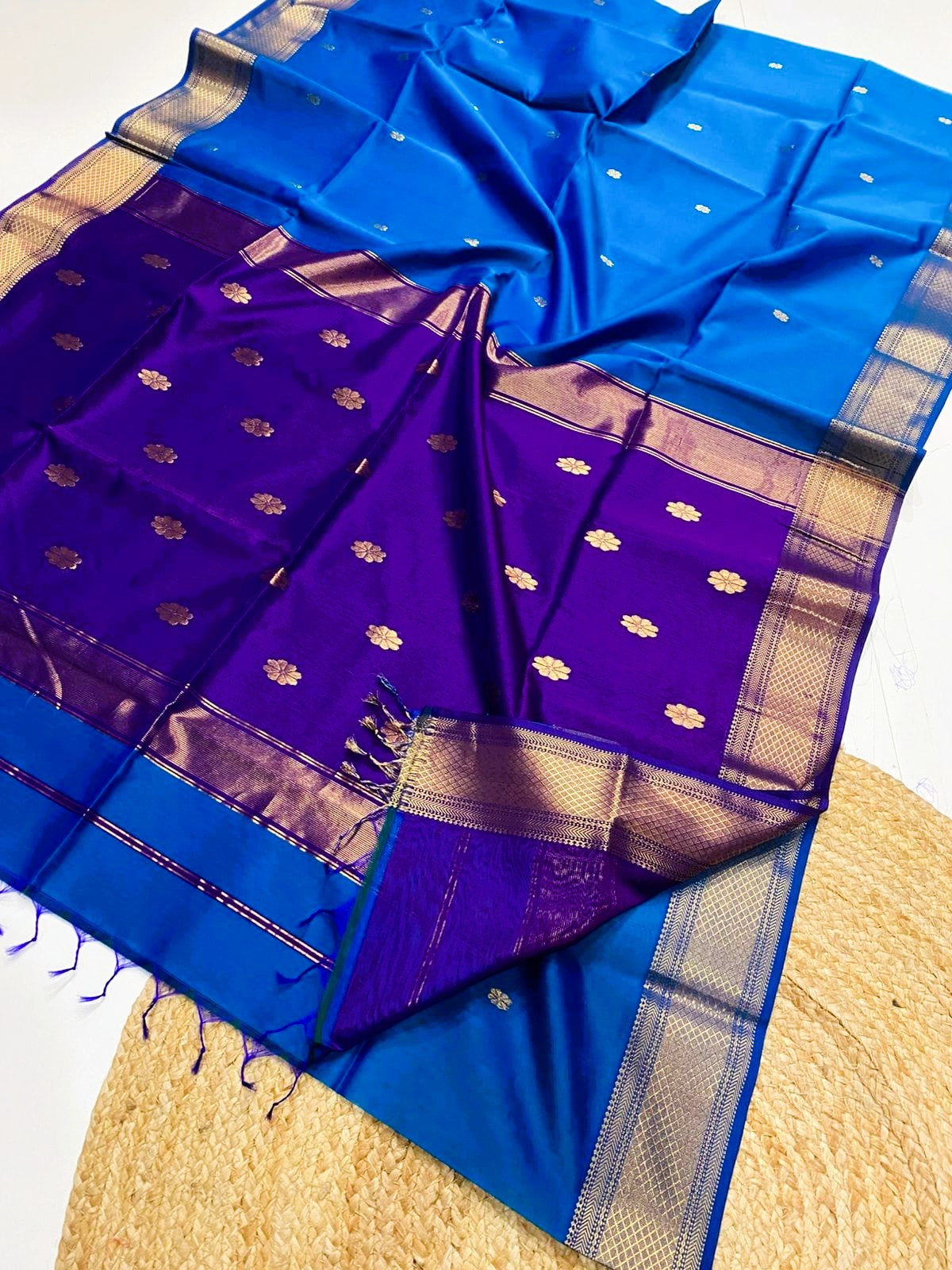 Maheshwari Silk Cotton Pure Handloom Butta Pallu Saree