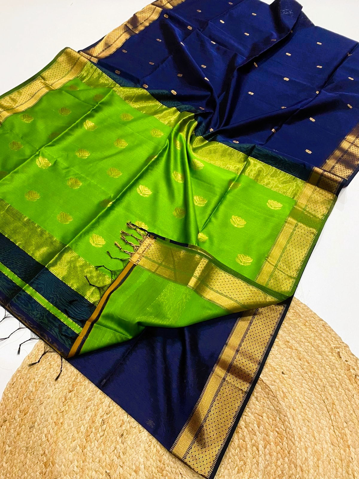 Maheshwari Silk Cotton Pure Handloom Butta Pallu Saree