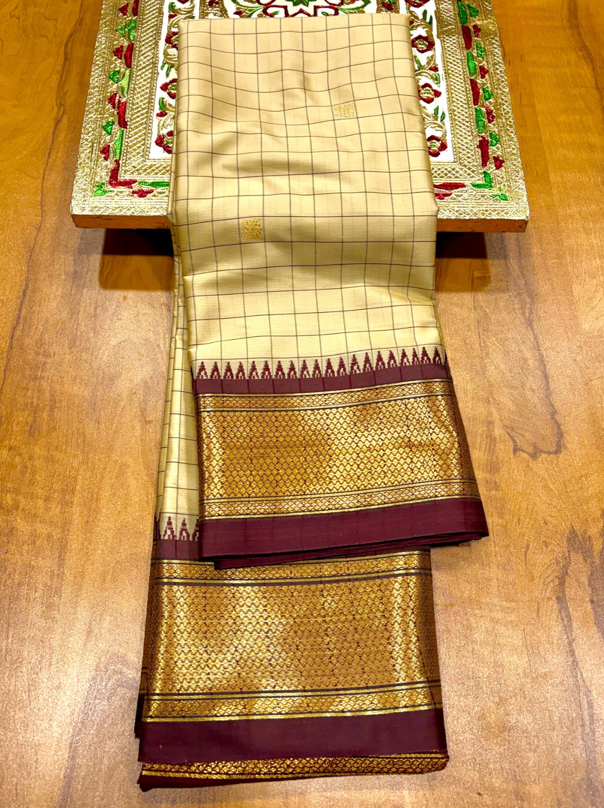Soft Silk Check Kadiyal Paithani Temple Border Karnataka Handloom Saree