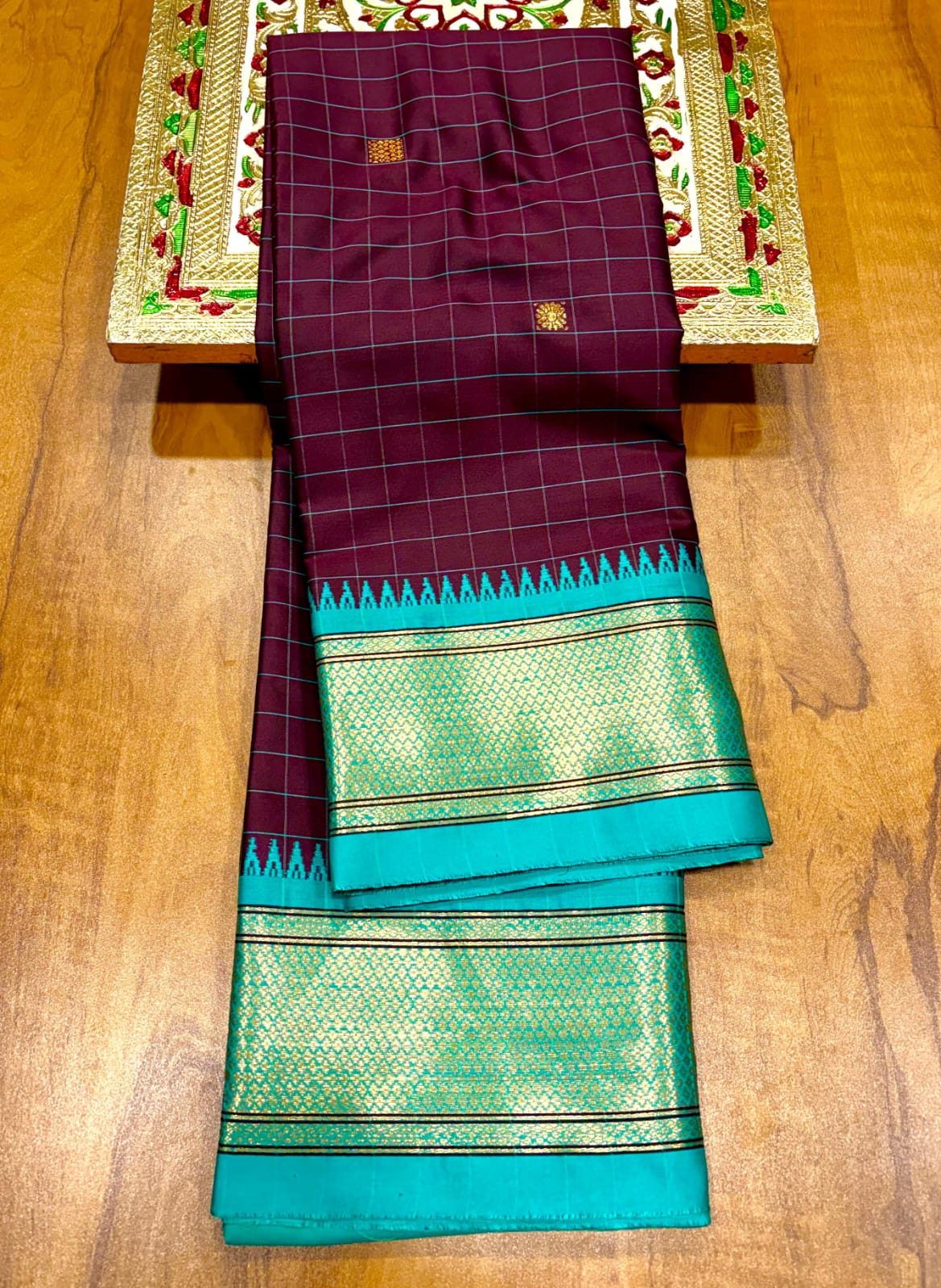 Soft Silk Check Kadiyal Paithani Temple Border Karnataka Handloom Saree