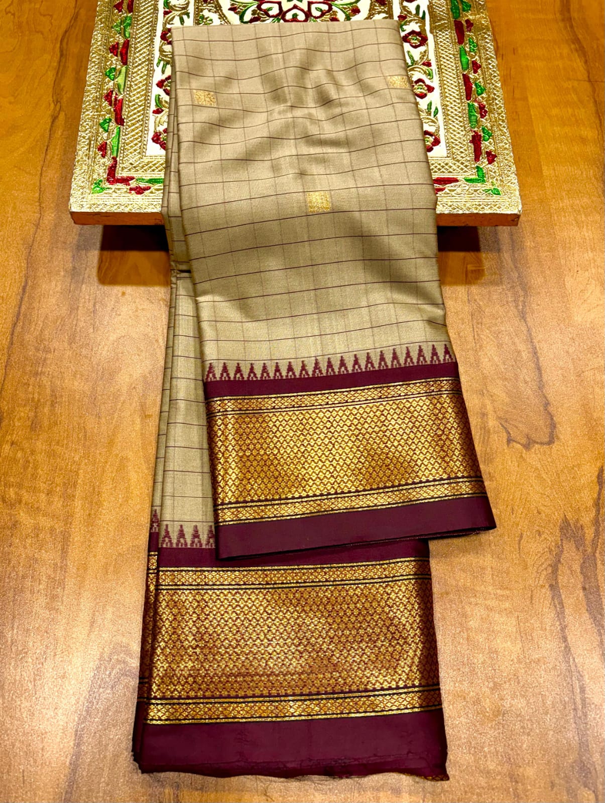 Soft Silk Check Kadiyal Paithani Temple Border Karnataka Handloom Saree