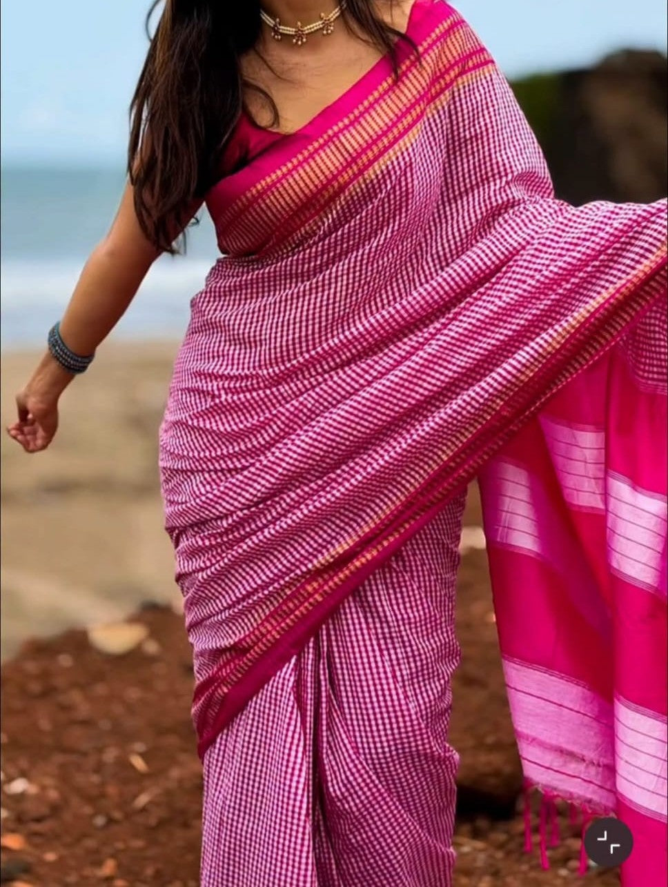 Karnataka Ilkal Small Checks Saree with Chikki Paras Border & Semi-Silk Pallu