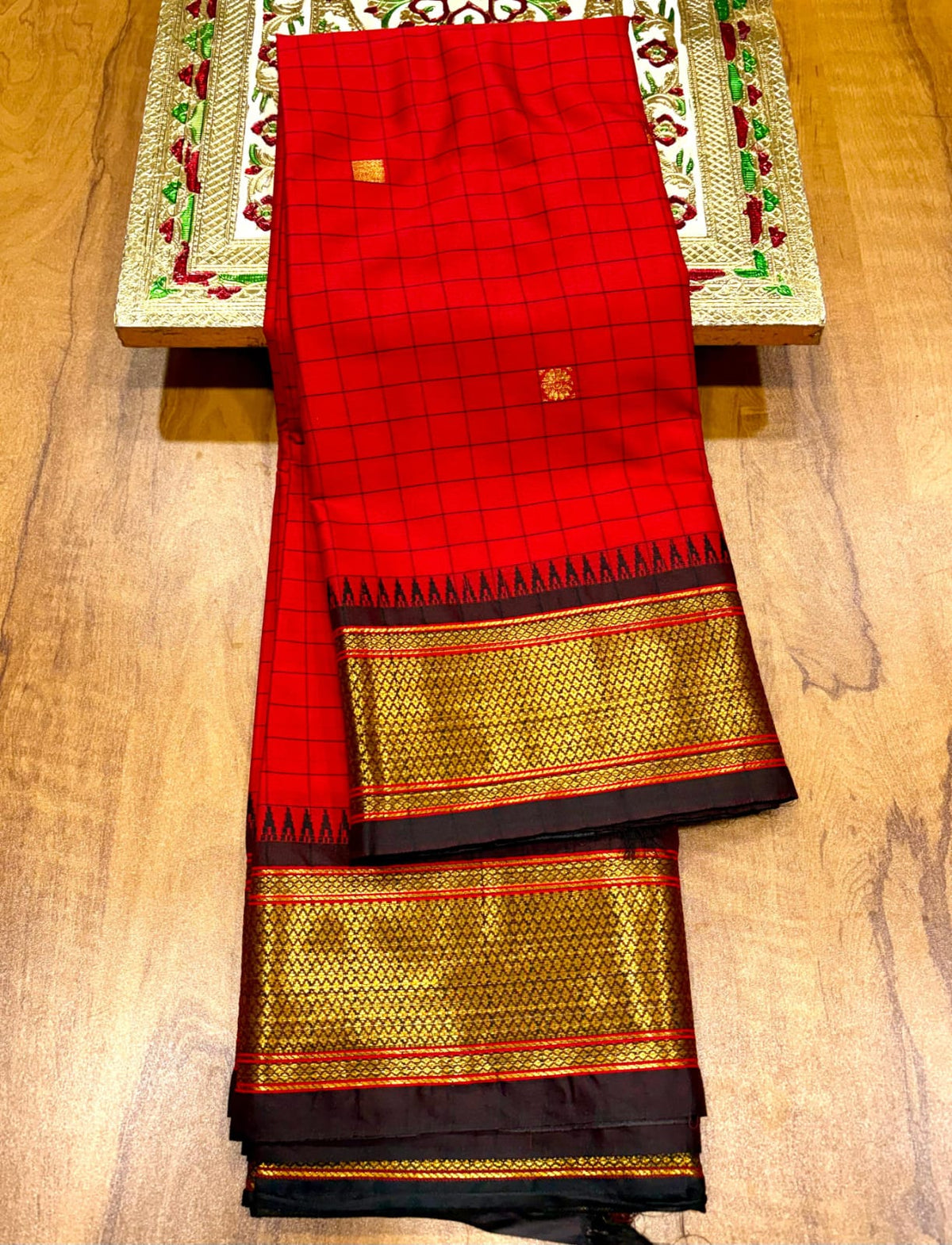 Soft Silk Check Kadiyal Paithani Temple Border Karnataka Handloom Saree