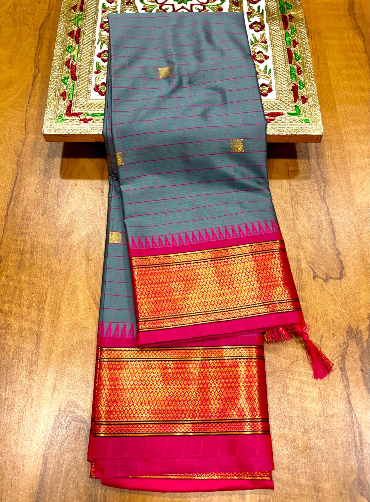 Soft Silk Check Kadiyal Paithani Temple Border Karnataka Handloom Saree