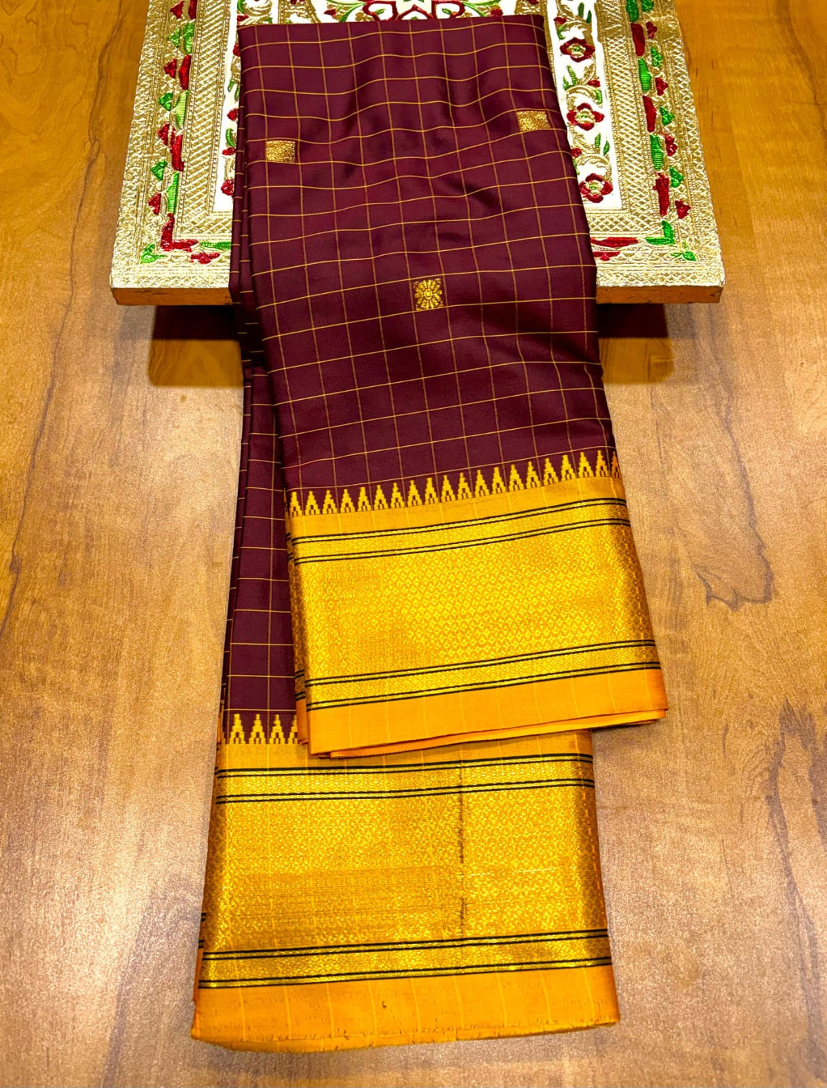 Soft Silk Check Kadiyal Paithani Temple Border Karnataka Handloom Saree