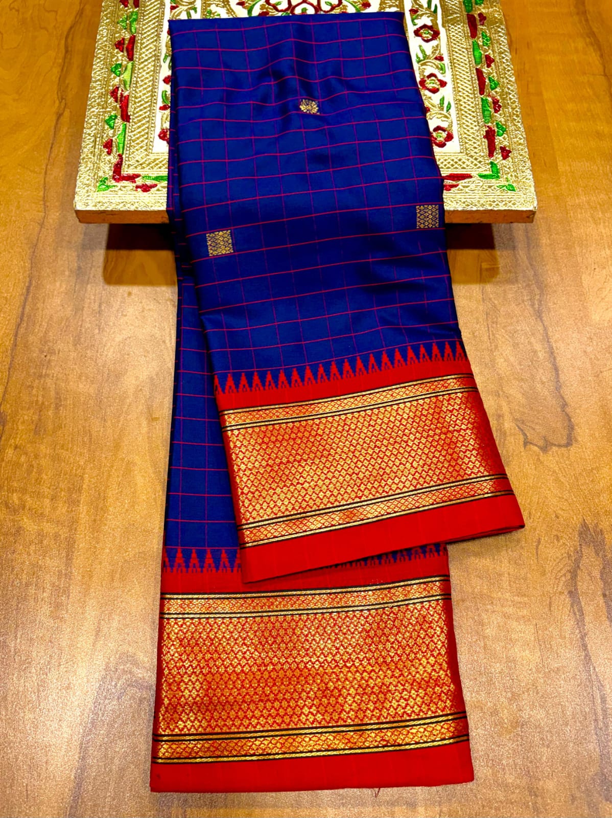 Soft Silk Check Kadiyal Paithani Temple Border Karnataka Handloom Saree
