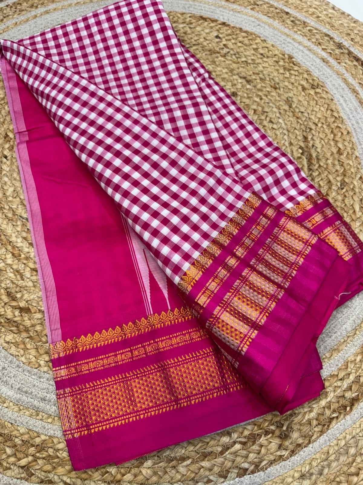 Karnataka Ilkal Small Checks Saree with Chikki Paras Border & Semi-Silk Pallu