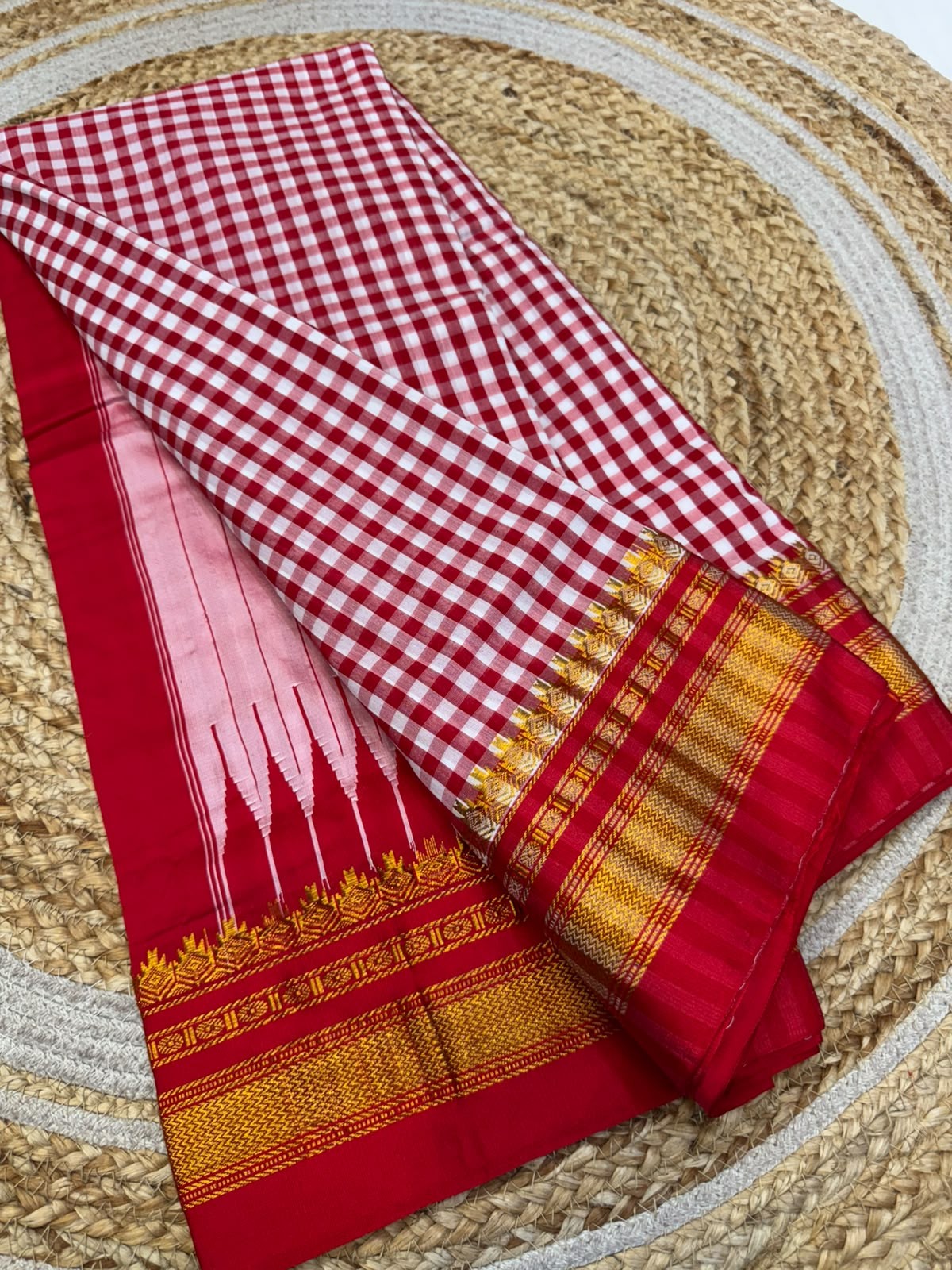 Karnataka Ilkal Small Checks Saree with Chikki Paras Border & Semi-Silk Pallu