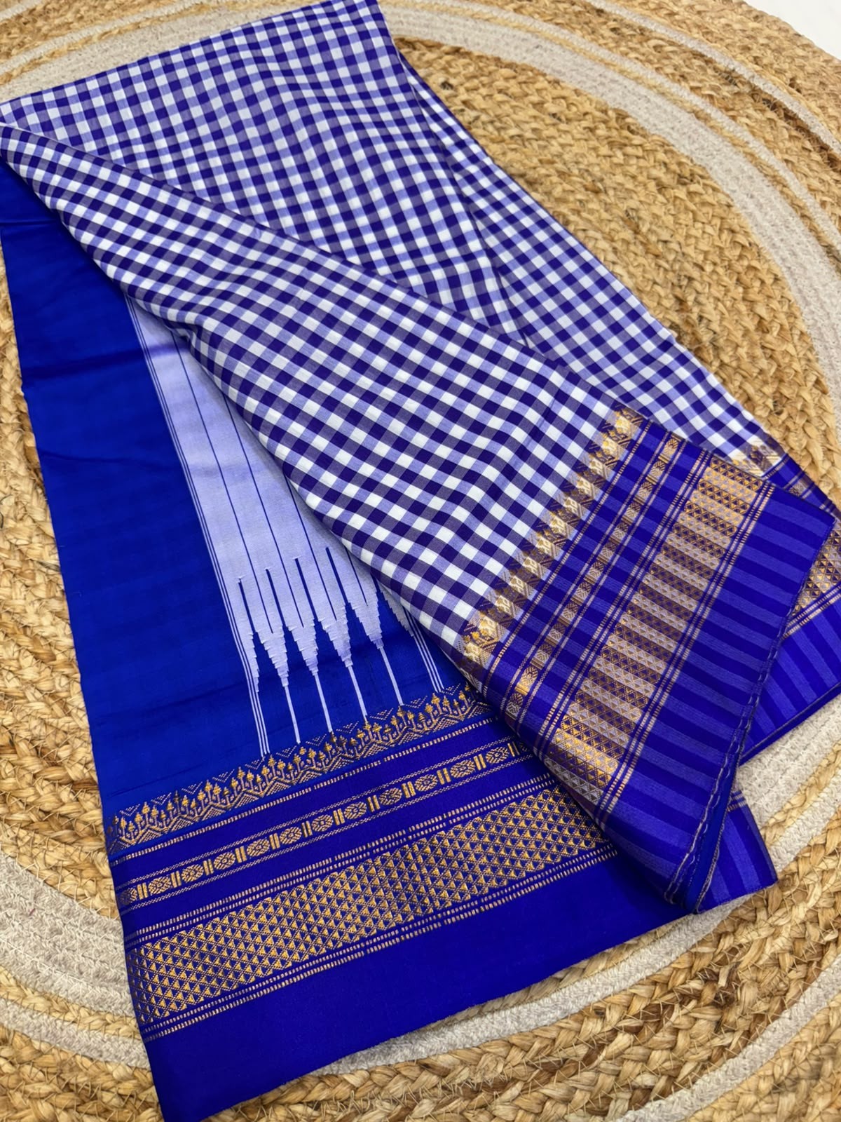 Karnataka Ilkal Small Checks Saree with Chikki Paras Border & Semi-Silk Pallu