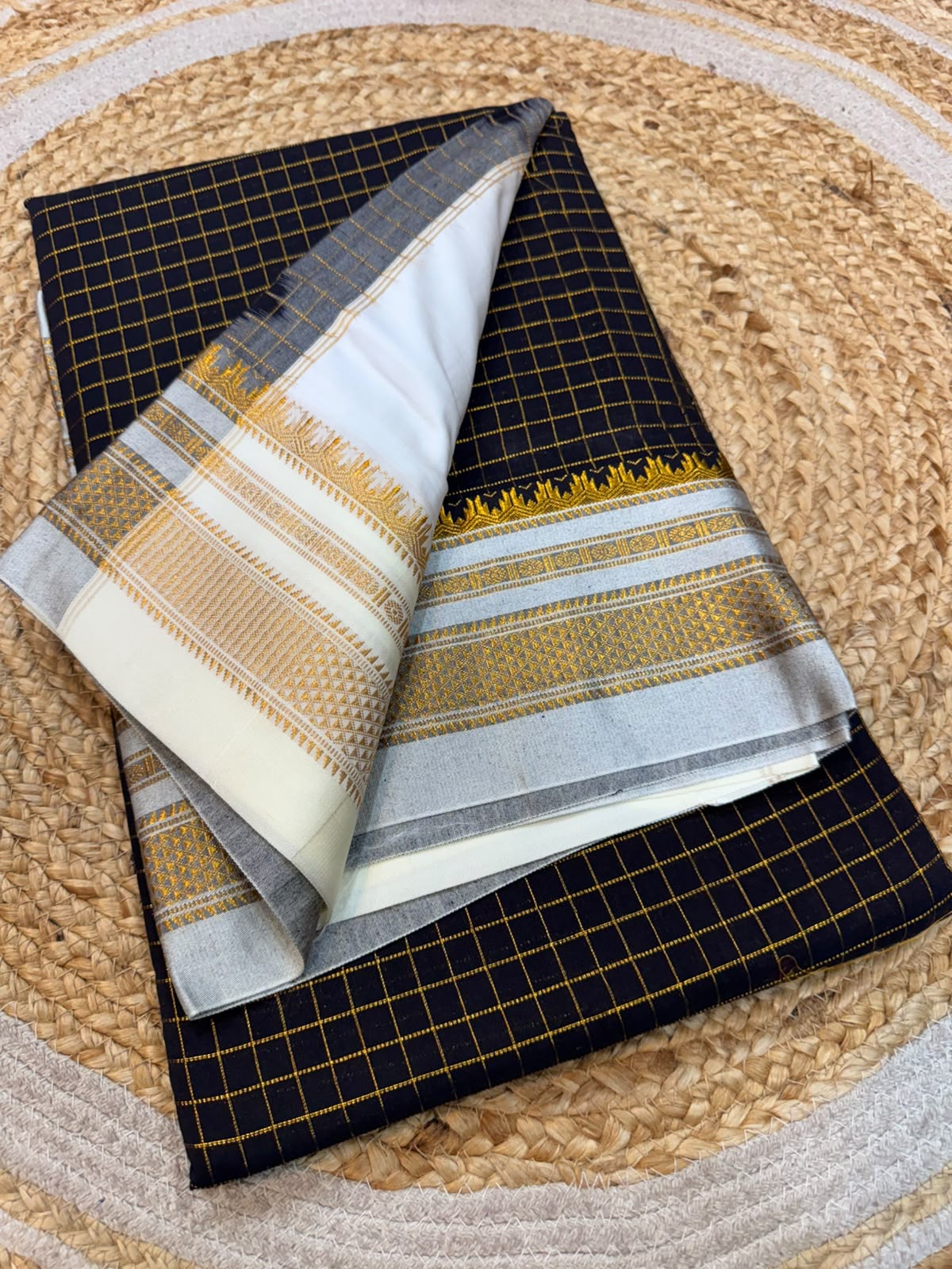 Karnataka Ilkal Saree – Tana Special Zari Checks with Chukki Paras Border & Contrast Blouse