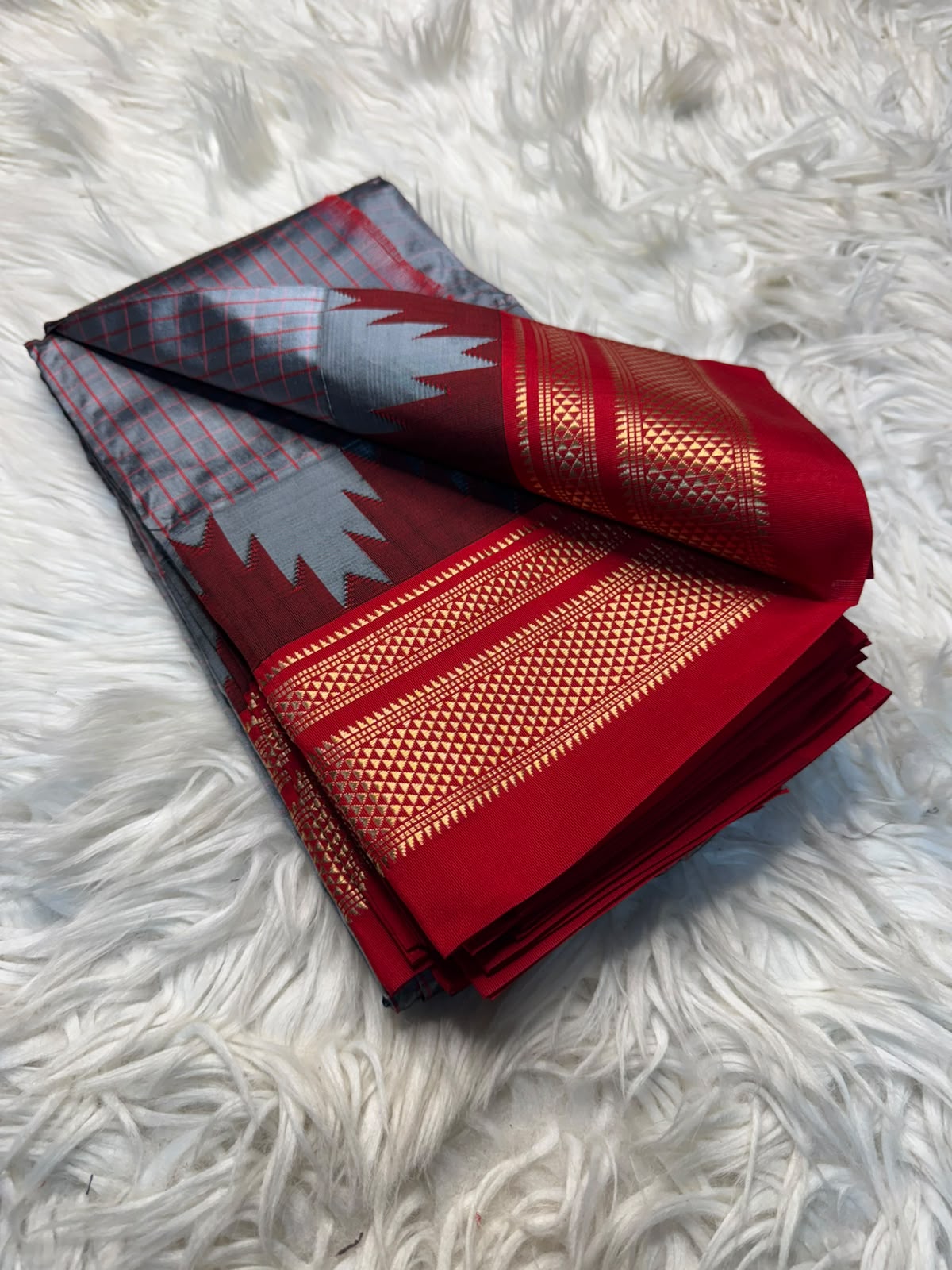 Karnataka Ilkal Pure Silk Handloom Saree with Small Kaddi Checks and Multi-Tope Silk Pallu